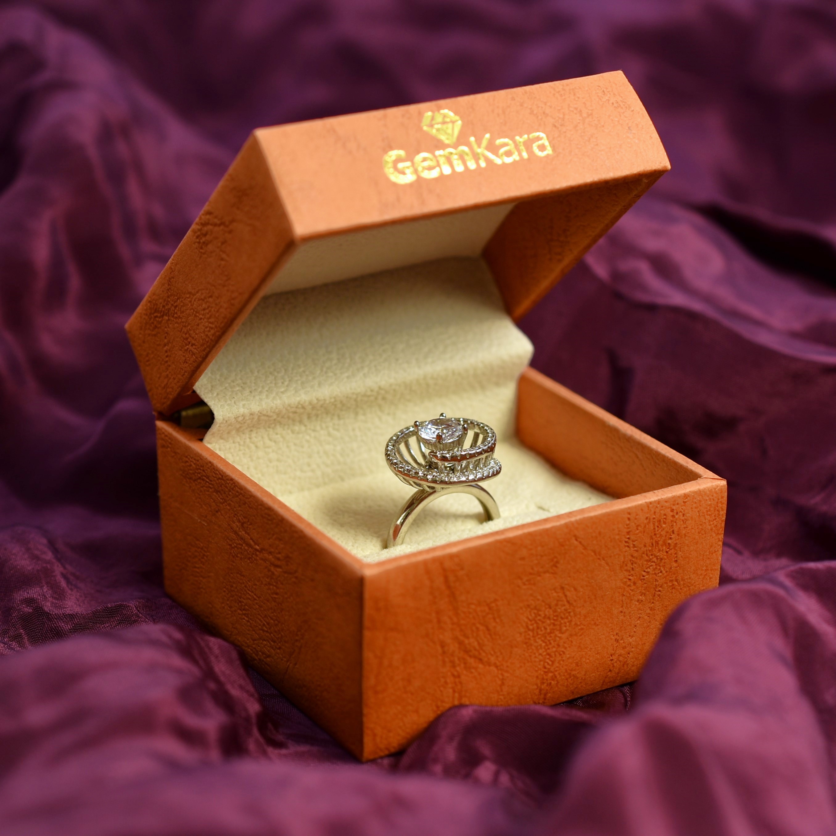 Flower Spin Ring With Zircon
