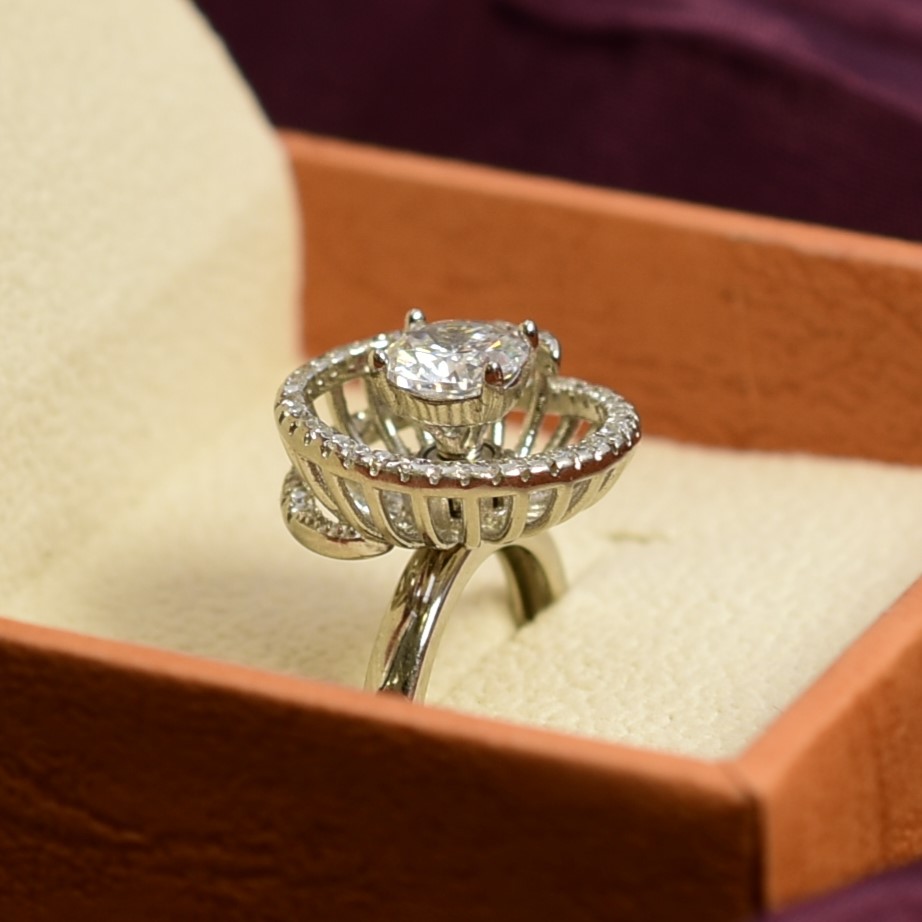 Flower Spin Ring With Zircon