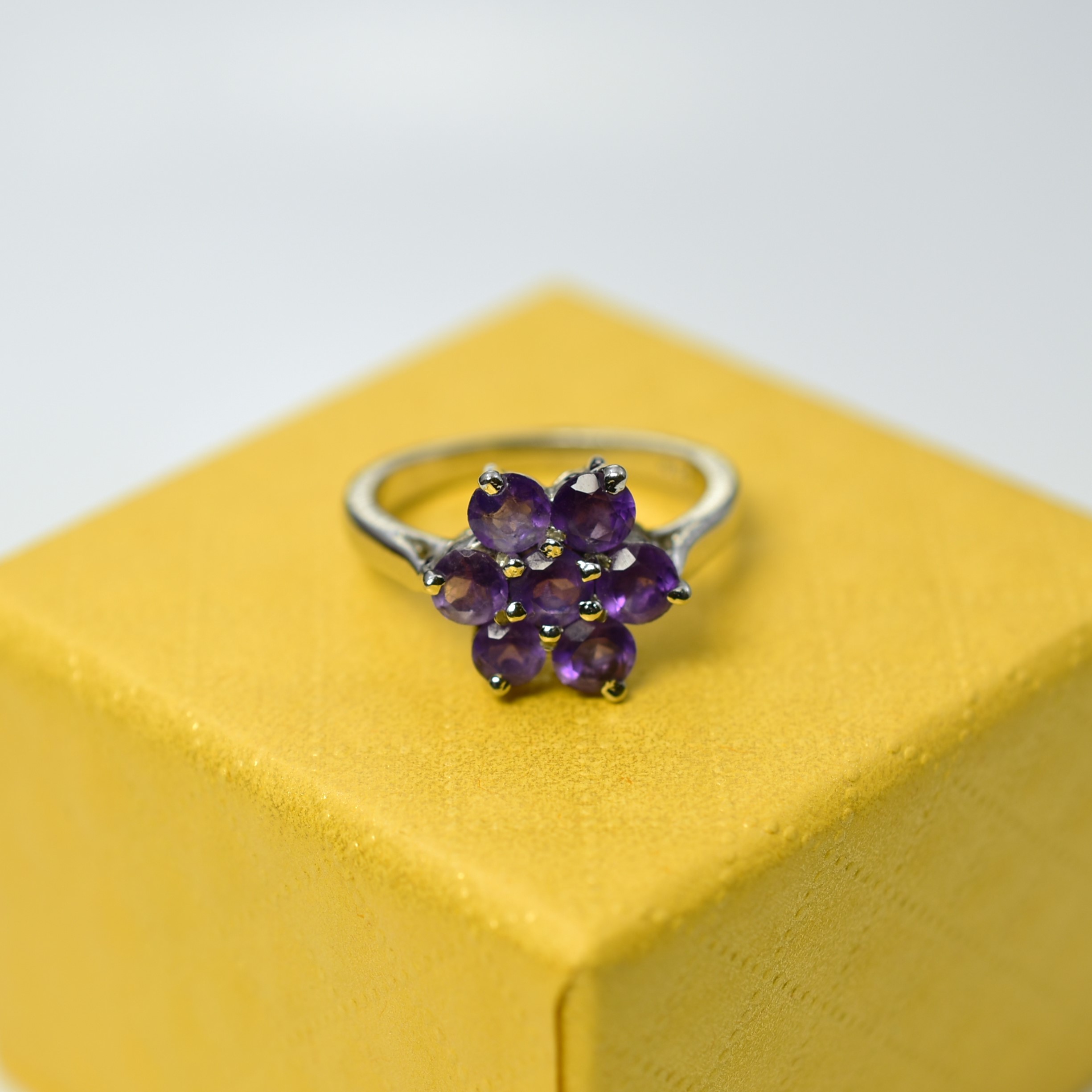 Gorgeous Flower Shape Silver Ring