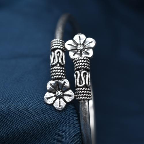 LADIES KADA