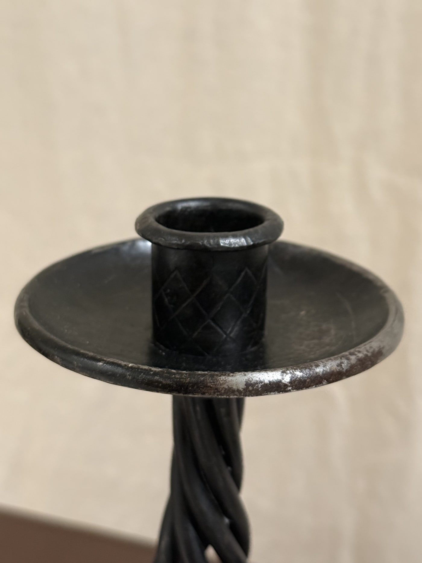 粗獷主義風格手工鍛鐵三腳燭台（一對）