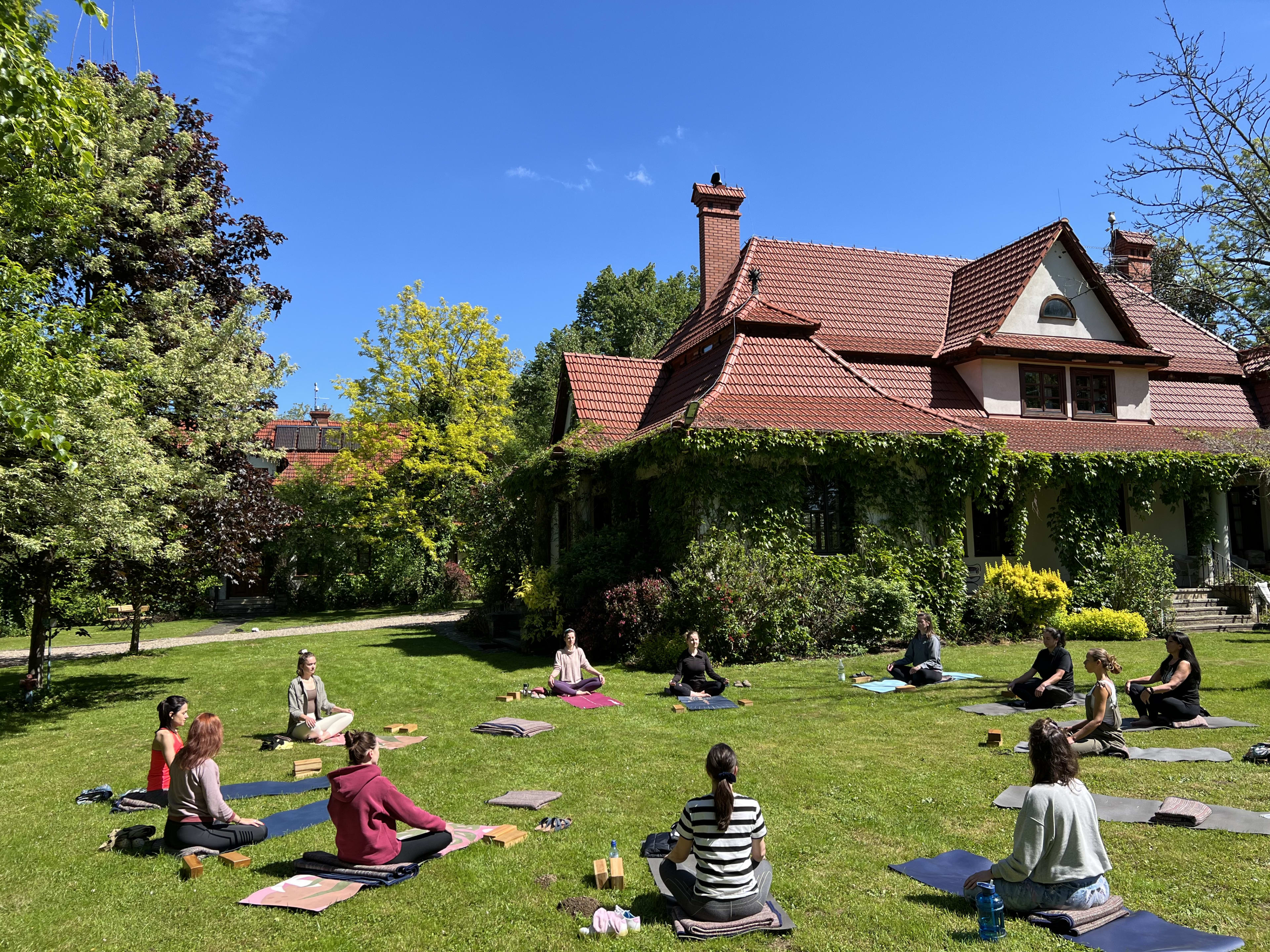 Szept Intuicji: Kobiecy weekend w rytmie oddechu, jogi i wewnętrznego zaufania