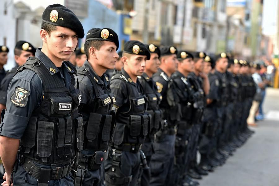 53923-613ff-unidades-policia-nacional-peru_4707434.jpg
