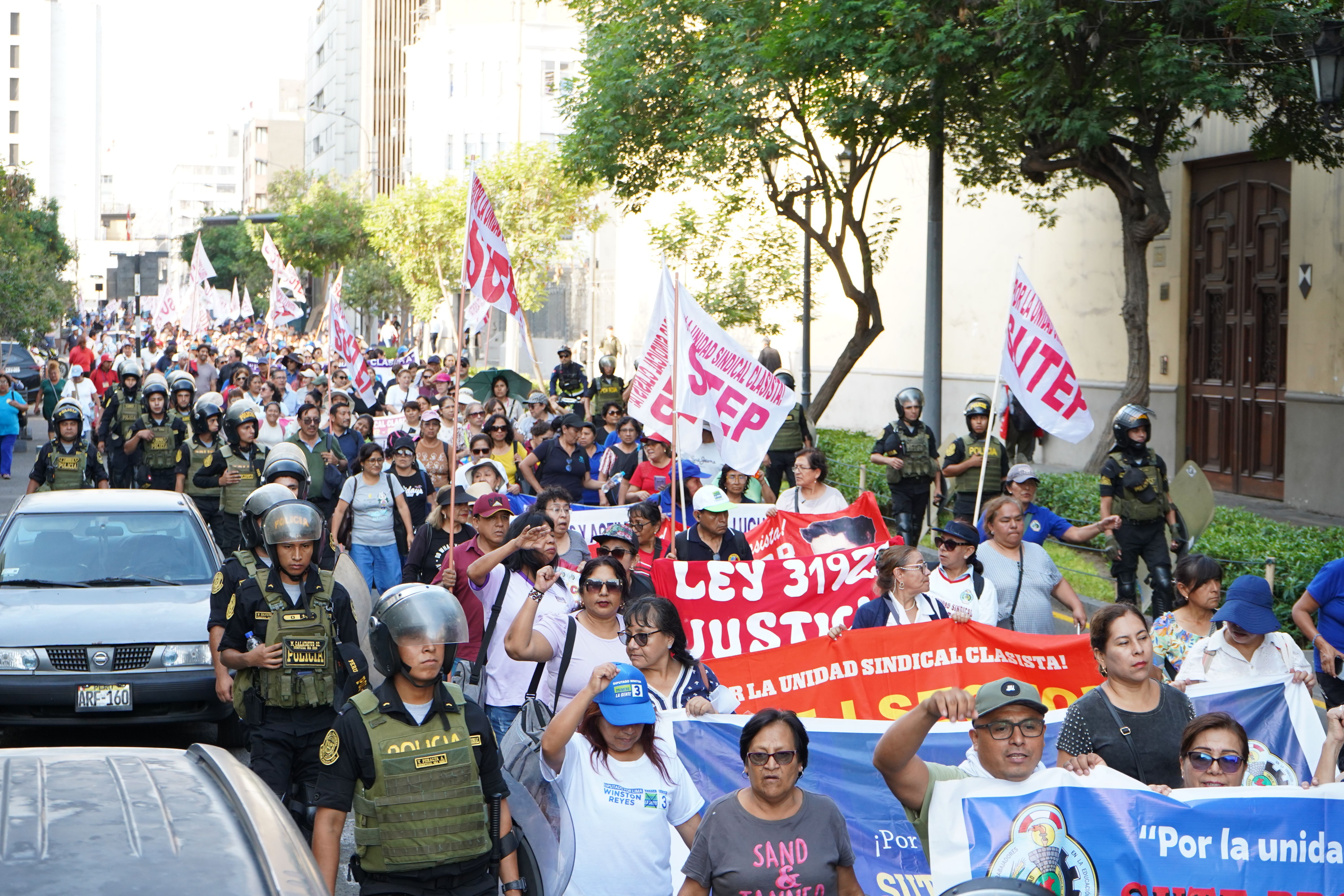 La Lucha Da Resultados: Bono de S/ 487 y Pago de la Deuda Social Avanzan en el Congreso