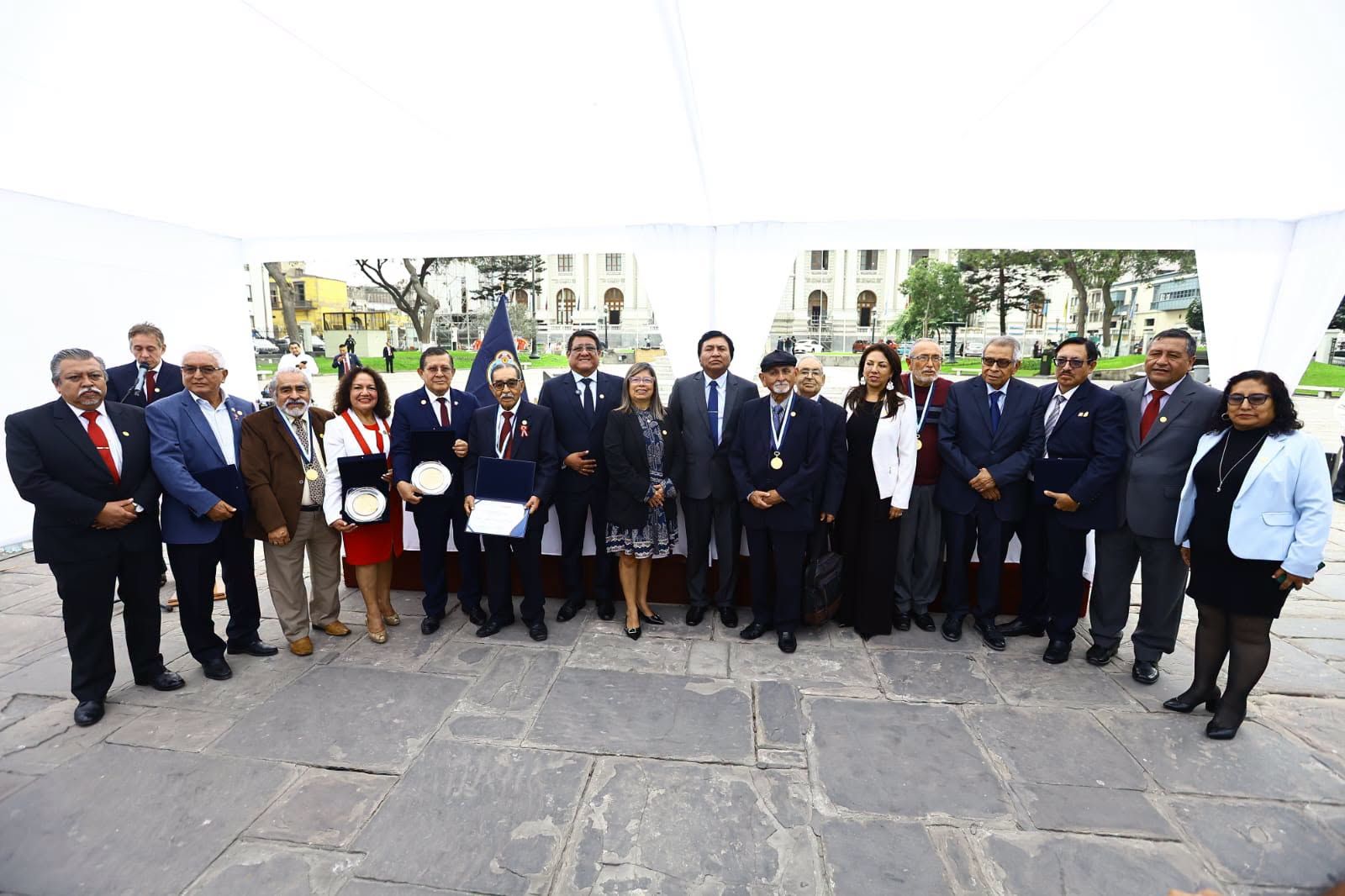 SUTEP rinde homenaje a sus fundadores históricos en el Congreso de la República por sus 54 años de vida institucional