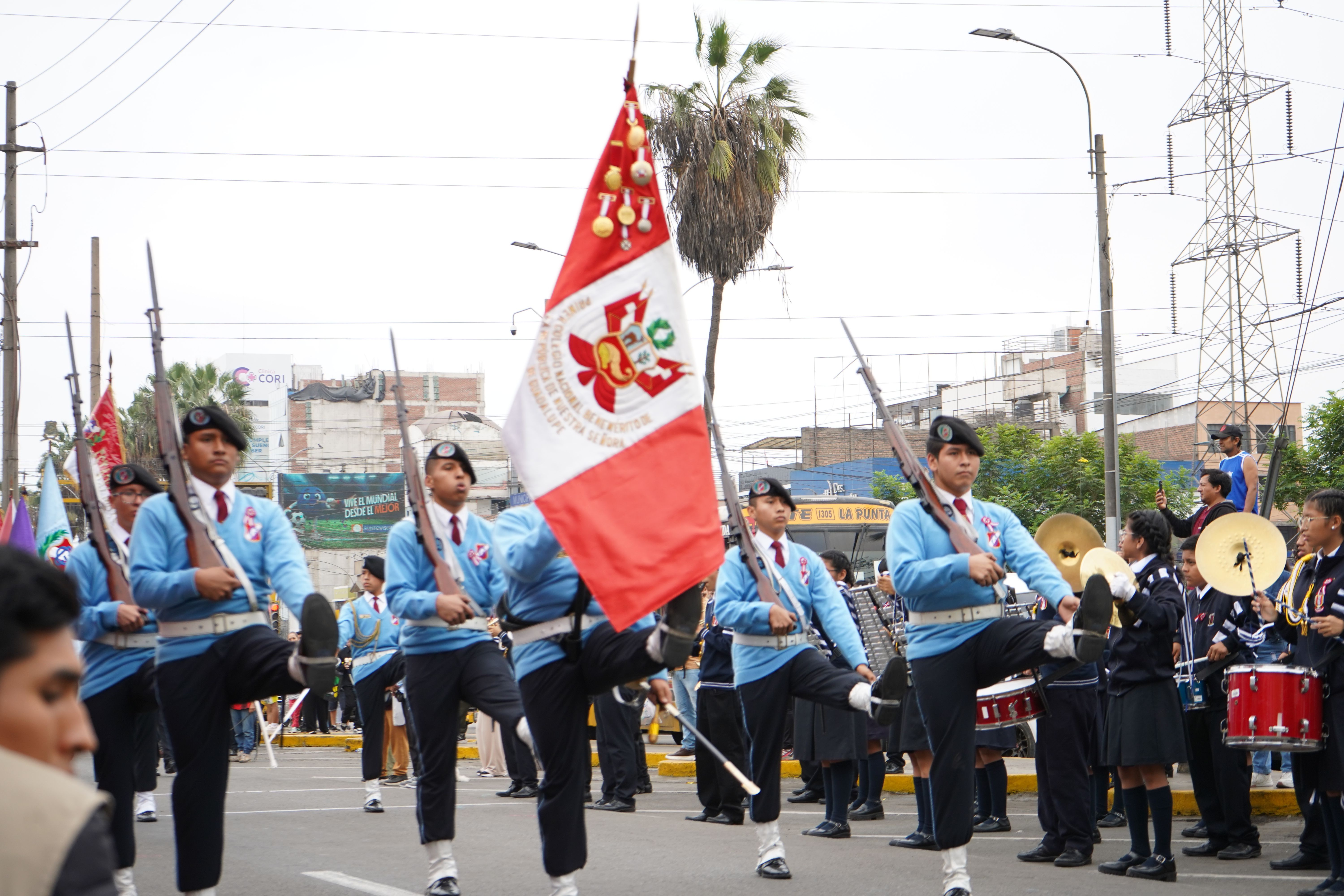 Izamiento del Pabellón Nacional y desfile cívico escolar marcaron la celebración del Día del Maestro y los 54 años del SUTEP