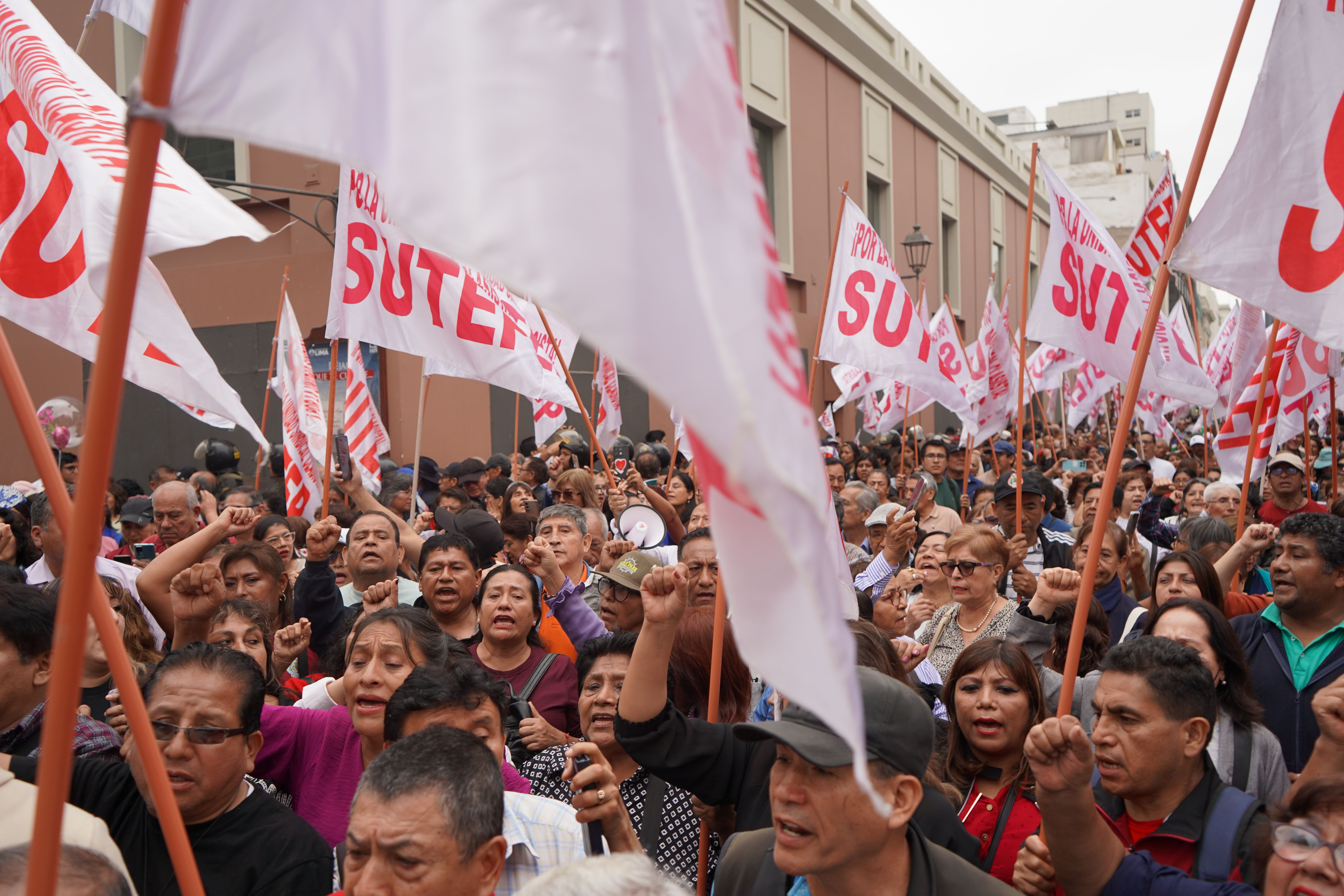 Reflexión, movilización y unidad marcaron la celebración del Día del Maestro y los 54 años del SUTEP