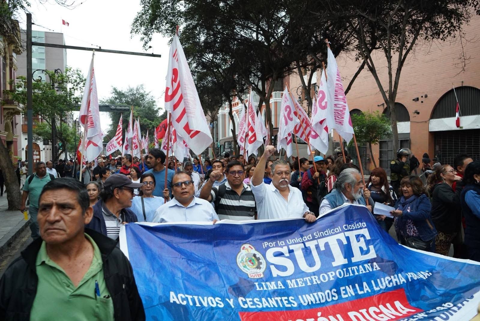 SUTEP participa en movilización por la defensa de los derechos laborales