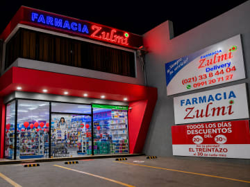 Fachada de Farmacia Zulmi en Paolo Alberzoni