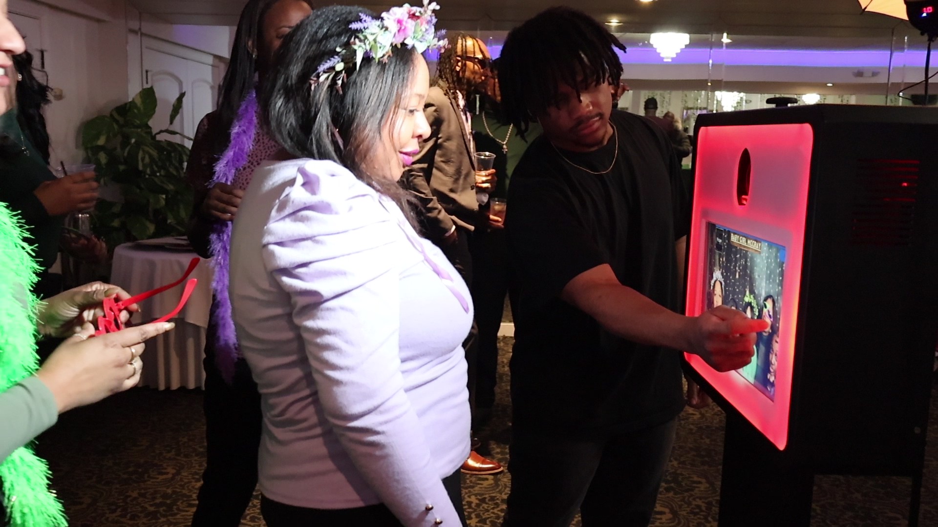Guest using DSLR photo booth at Massachusetts event, Video In 360.