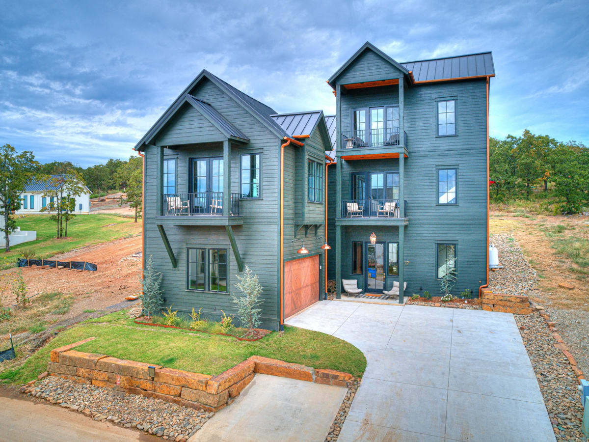Front exterior view of 117 Lower Greenway