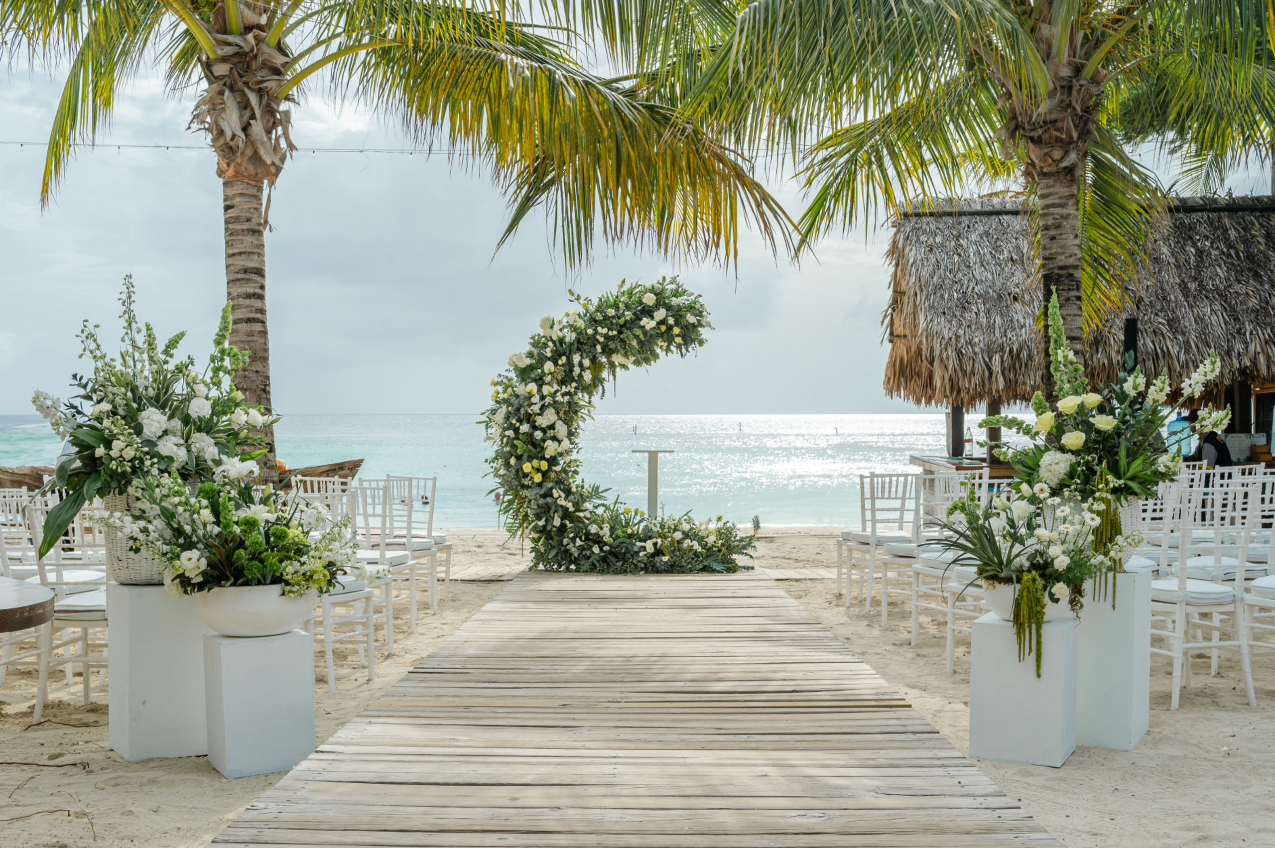 5 Reasons Why Roatán is the Perfect Destination Wedding Spot