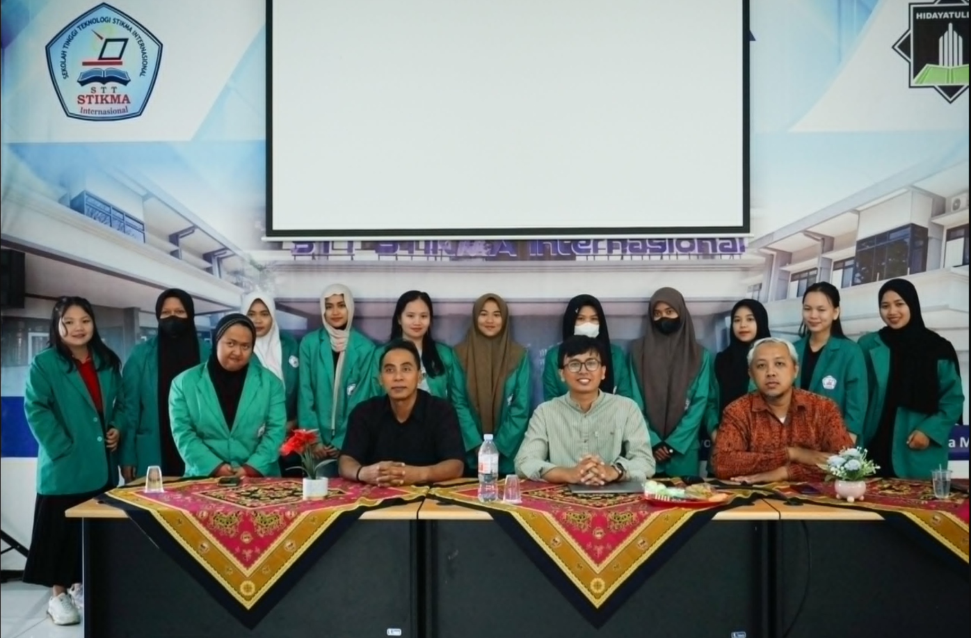 Penguatan Wawasan Manajemen Produk IT Berbasis AI, STT STIKMA Internasional Hadirkan CEO Algostudio