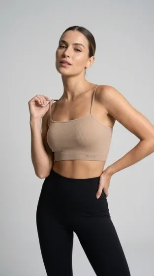 Model Shot in TiendaPop — top on a model with studio pose, variation 3