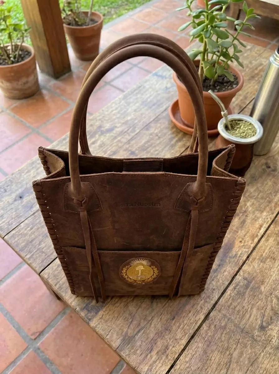 Matera de cuero vista superior generada con IA