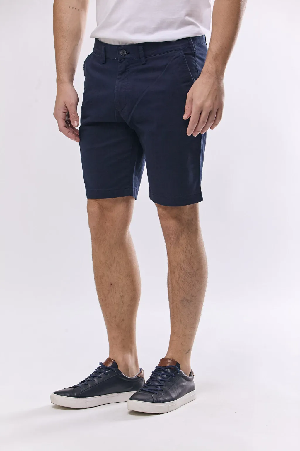 Bermuda básica de gabardina vista frontal