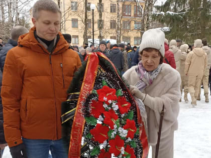 Отдавая долг