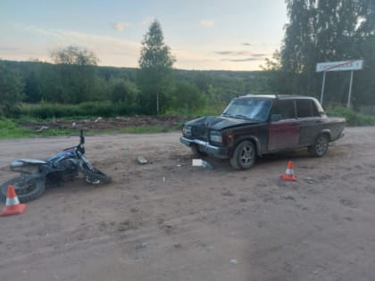 Двое 15-летних подростков на питбайке влетели в лобовое стекло легковушки