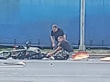 В Череповце на мосту у мясокомбината байкер попал в серьезную аварию