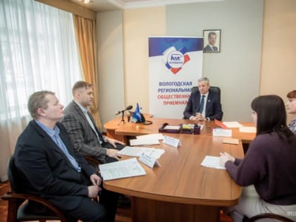 К Андрею Луценко за помощью в решении вопроса в сфере ЖКХ и благоустройства дороги обратились жители Вологды