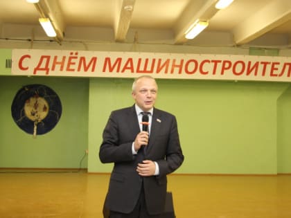 Роман Заварин вручил награды лучшим работникам Вологодского подшипникового завода