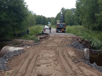 Отдел ГИБДД Череповецкого района призвал к осторожности при проезде размытой дороги