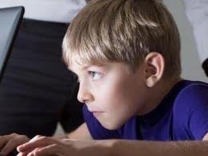 Глава Минпросвещения заявил, что дети до 15 лет не должны сидеть в интернете