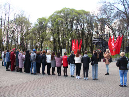 В Череповце возложили цветы к военным мемориалам