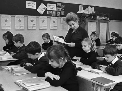 Поделиться учебниками и предметами школьного быта советских времен просят вологжан (6+)