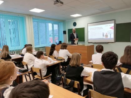 От информационного шума до цифрового следа: вологодские школьники приняли участие в открытом уроке «Цифровой ликбез»