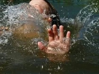 Женщина видела, как её 41-летний муж тонет в реке и не смогла ему помочь