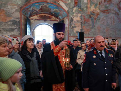 Благодатный огонь прибыл на Вологодчину