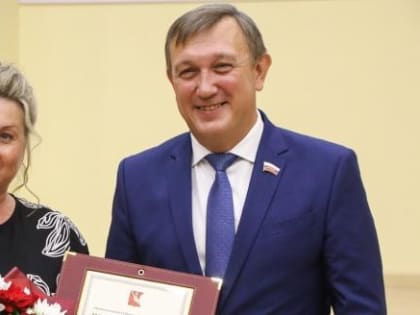 Благодарности председателя Законодательного Собрания Андрея Луценко вручены сегодня вологодским учителям