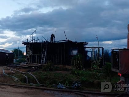 Около 18 часов на улице Ленинградской сгорел частный жилой дом