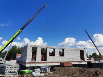 В Кириллове продолжается строительство нового детского сада