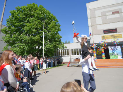 Объявлены даты последних звонков и выпускных вечеров в школах Вологодской области