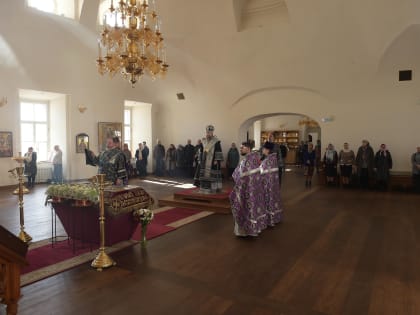 В Великую Субботу митрополит Савва совершил Литургию в Воскресенском кафедральном соборе