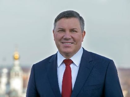 Губернатор Вологодской области Олег Кувшинников поздравляет с Днем России