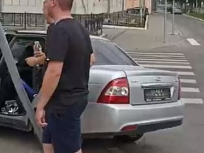 Автомобиль влетел в столб прямо напротив здания вологодского ФСБ