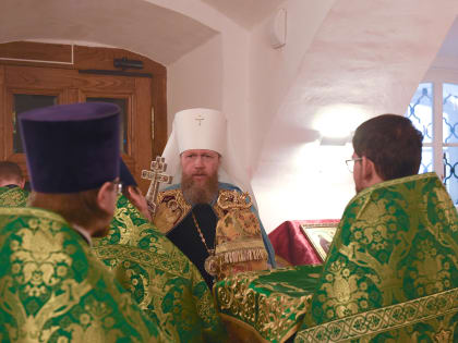 В день Собора всех преподобных отцов Киево-Печерских владыка Савва совершил Литургию в Воскресенском кафедральном соборе Вологды