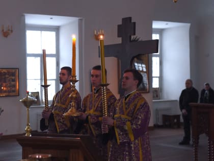 Митрополит Савва совершил чин пассии в Воскресенском кафедральном соборе города Вологды