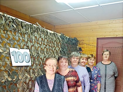 Камчужане продолжают важное дело по плетению маскировочных сетей