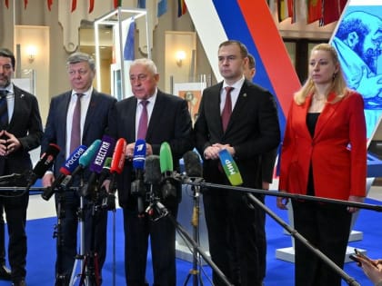 «Чтобы мир и хлеб были в каждом доме, а в сердце – добро!». Н.М. Харитонов подал в Центризбирком документы для выдвижения в кандидаты на президентских выборах