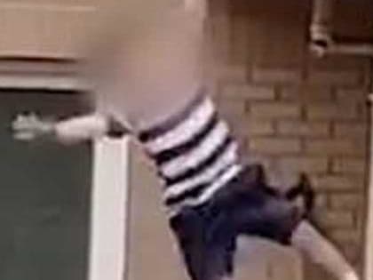 В Вологодской области 8-летний мальчик упал с высоты