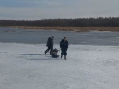 Двух рыбаков сняли со льдины в Череповецком районе