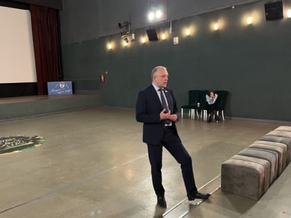 Роман Заварин провел встречу с вологжанами из «Команды Мэра 5.0»