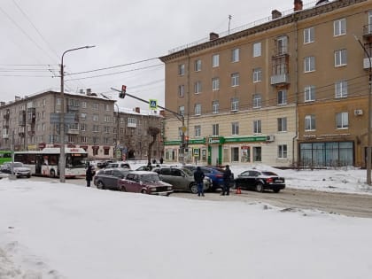 В Череповце на Ленина из-за аварии парализовало движение