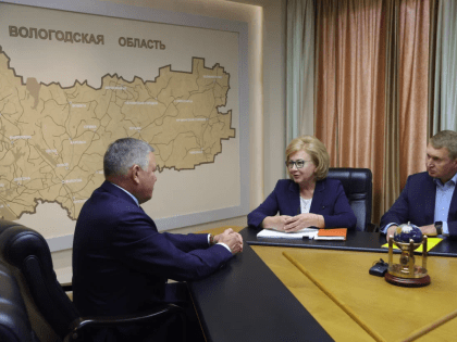 Олег Кувшинников обсудил с депутатами Госдумы меры поддержки системообразующих отраслей экономики