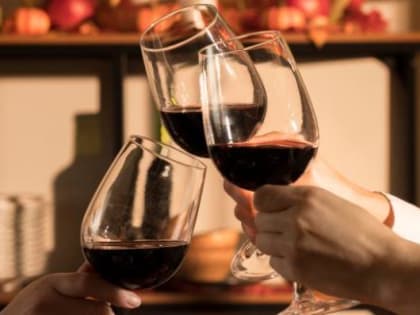 Пить станет дороже: пошлины на ввоз вина из "недружественных стран" вырастут с 12,5% до 20%