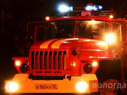 Женщина погибла при пожаре дачного дома в Вологде